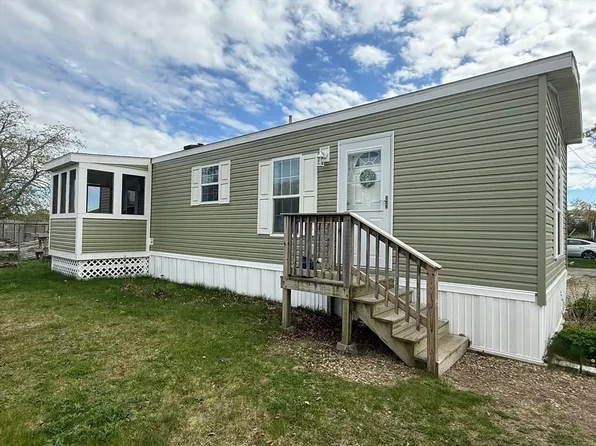 3132 Cranberry Hwy #4, Buzzards Bay, MA 02532