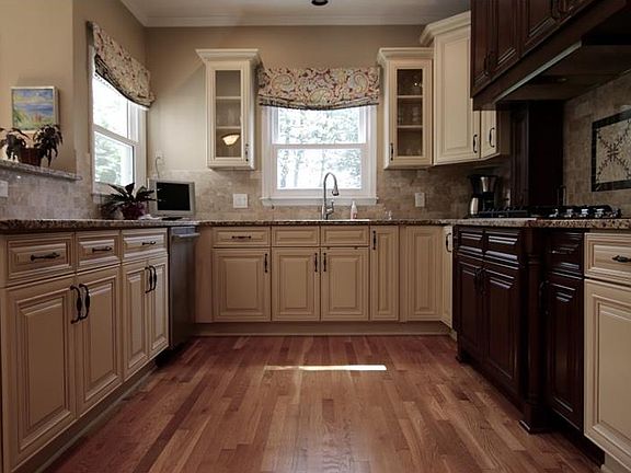 3rd image of 798 Oak Trail Dr