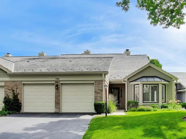 1304 Kempton Dr, Libertyville, IL 60048