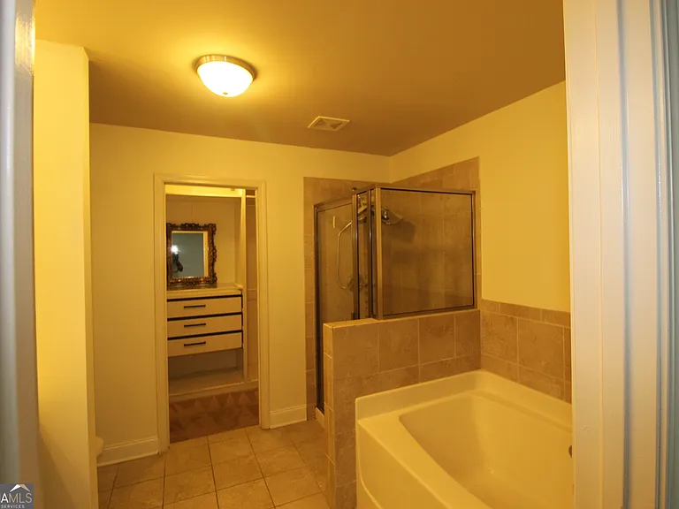 726 Garbrooke Dr — Photo 10