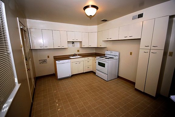 5th image of 3714 El Camino Ave