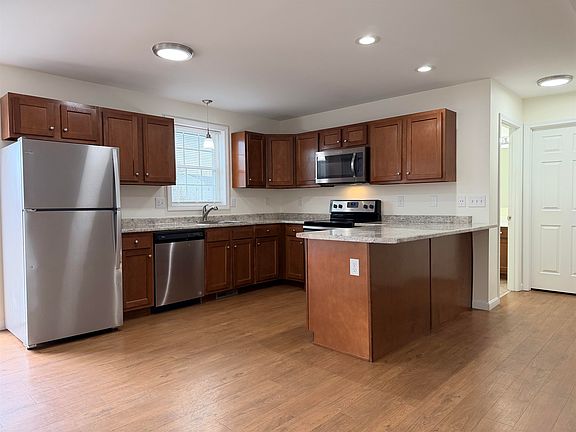 2nd image of 6A Red Oak Way