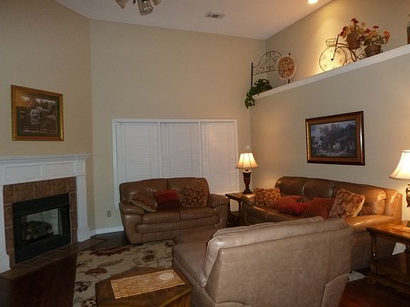 Inviting Great Room with Decorative Ledge