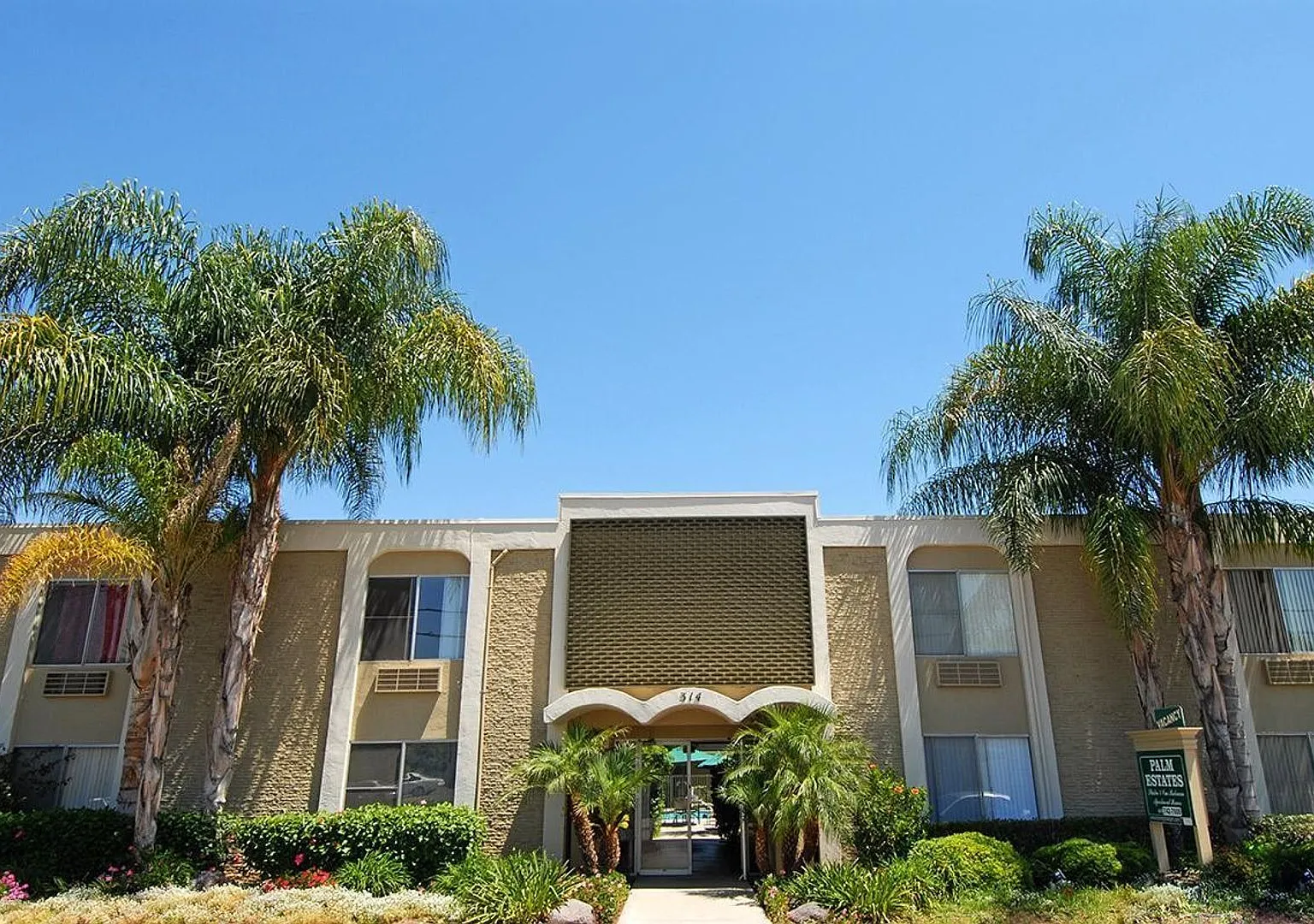 Palm Estates Apartments — Photo 2