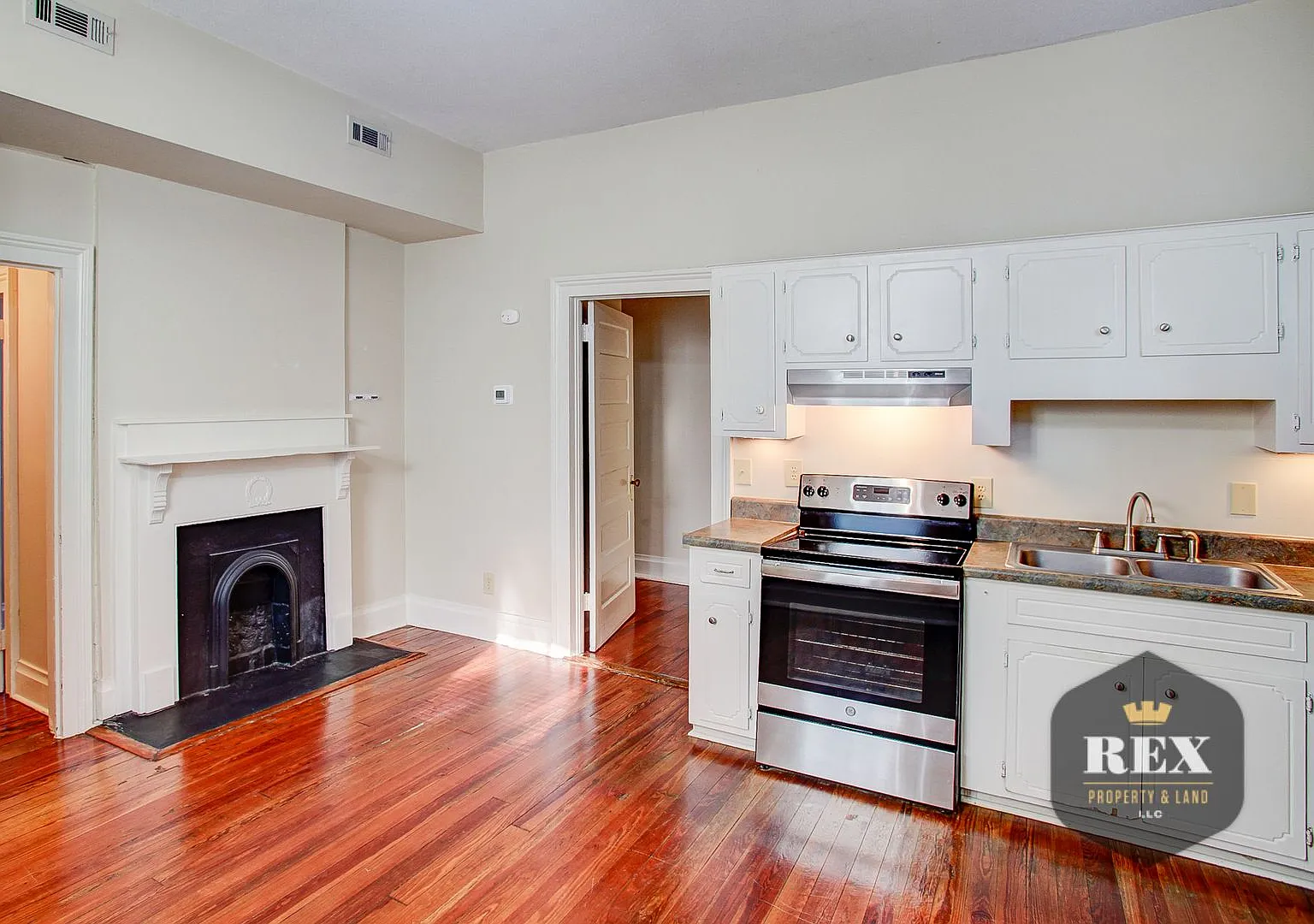 206 Third Street - Zulueta — Photo 2