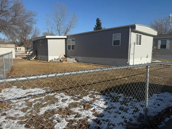 135 Delta Ave, Bismarck, ND 58504