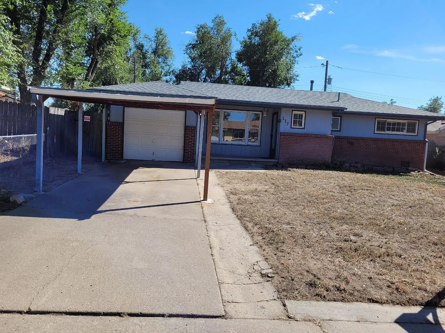 137 Sumac Dr — Photo 1