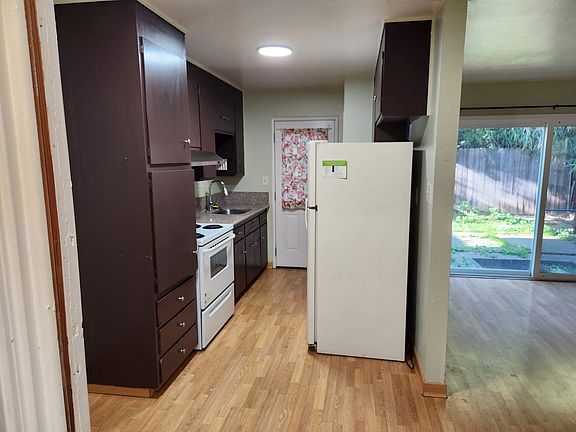 5th image of 1721 E 8th St #1727