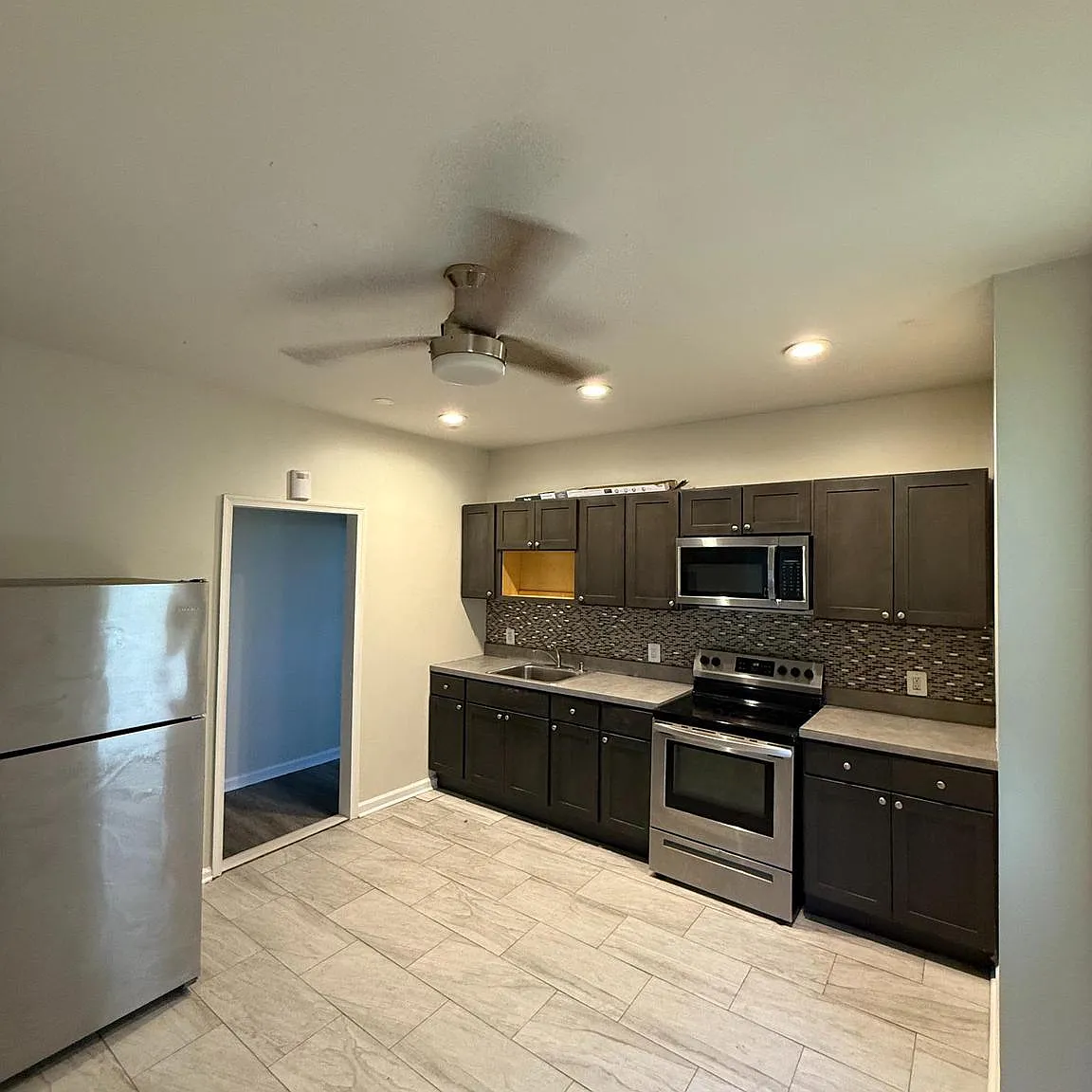 2 bed, 2448 sqft, $1,250 — Photo 1