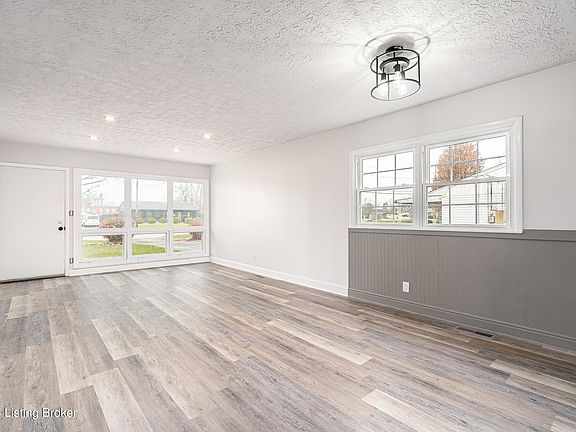 5th image of 9109 Seaforth Dr