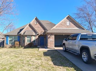 3864 W Providence Dr, Fayetteville, AR 72704