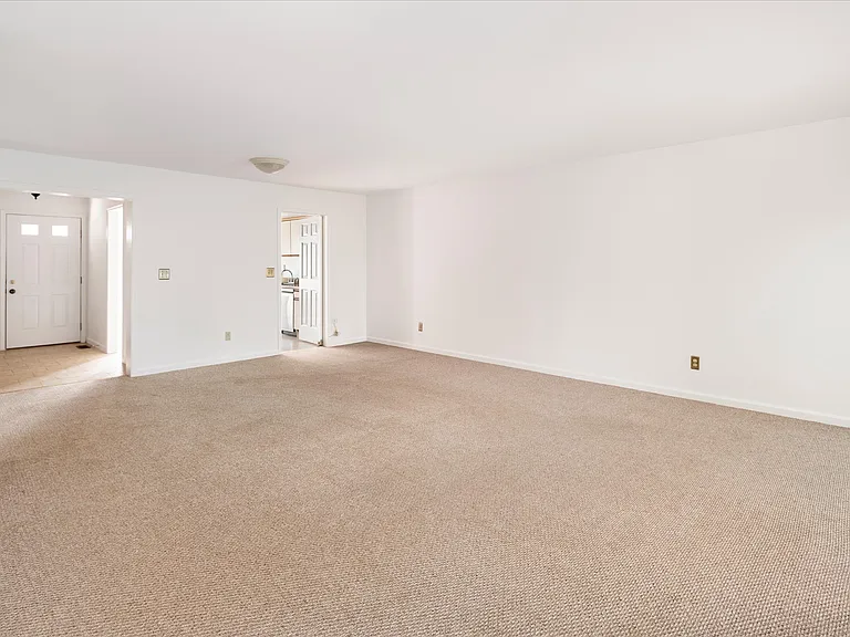 46 Winterberry Cir — Photo 8