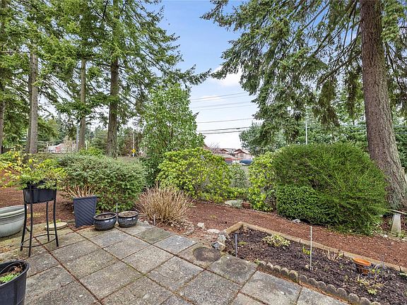 3rd image of 5994 Waterton Pl