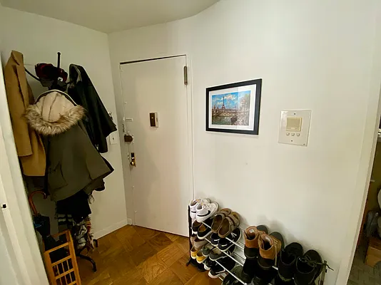 Rented by Irving Properties of New York, LLC | media 8