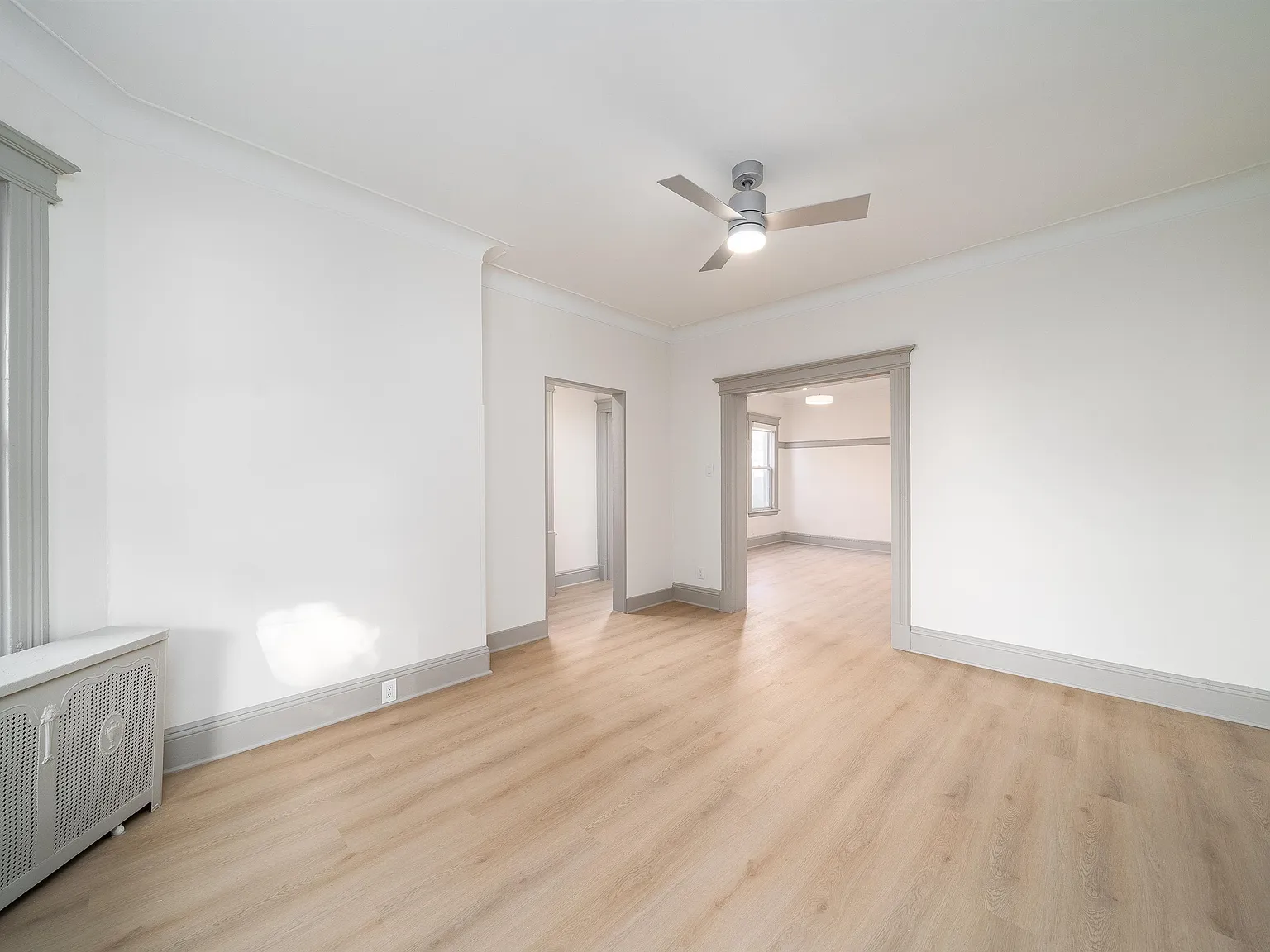 3 bed, 1.0 bath, 1500 sqft, $2,700 — Photo 3