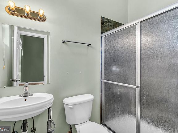 5th image of 1617 21st Pl SE APT 104