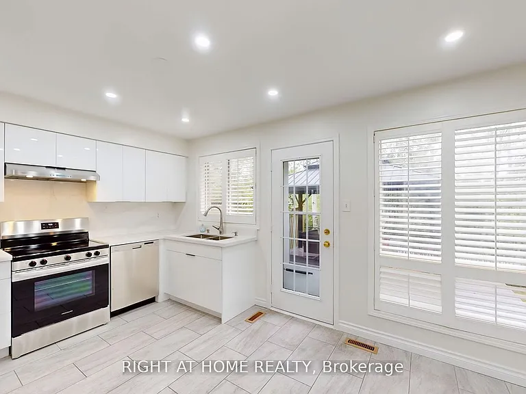 5160 Ravine Cres — Photo 28