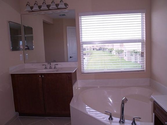 4th image of 10413 Pearwood Pl
