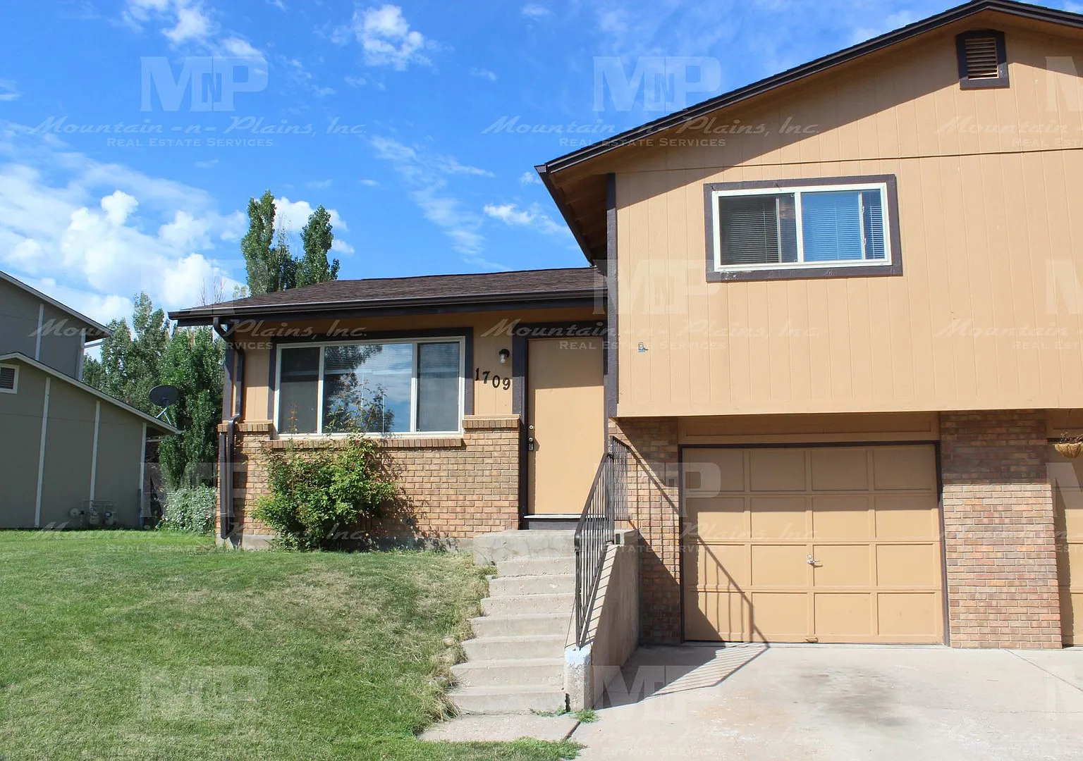 2 bed, 1.0 bath, 910 sqft, $1,595 — Photo 1
