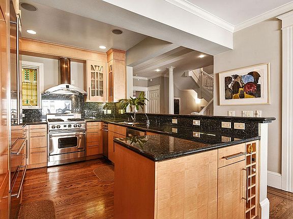 4th image of 1909 Washington St #1