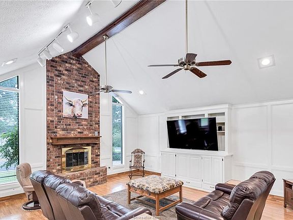 4th image of 8603 Amber Hill Ct