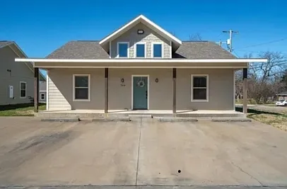 705 Maple Street - 3 — Photo 1