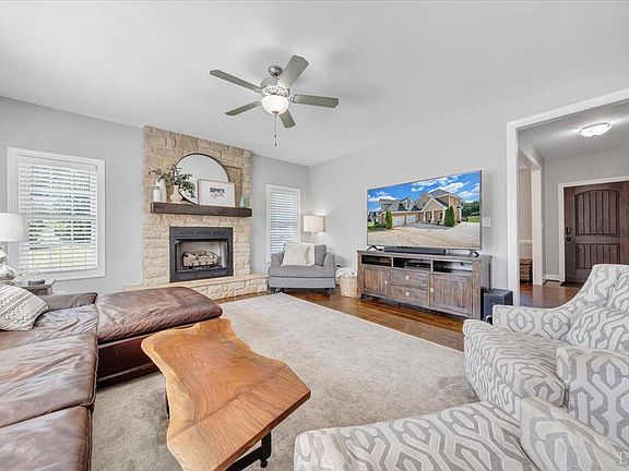 4th image of 1015 Maddie Ln