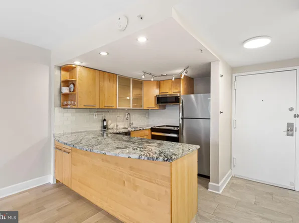 2001 Hamilton St APT 1622, Philadelphia, PA 19130