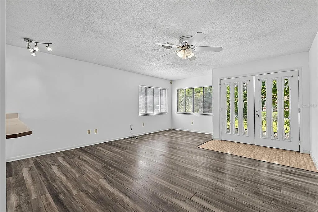 2 bed, 2.0 bath, 1200 sqft, $1,695 — Photo 4