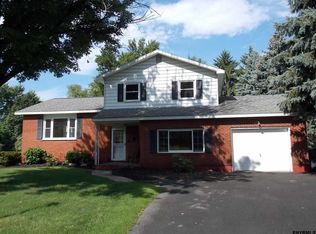 22 Fairlawn Dr, Latham, NY 12110