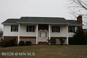 470 Tower Rd photo 1