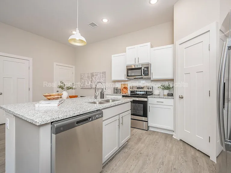 3426 W Angel St — Photo 12