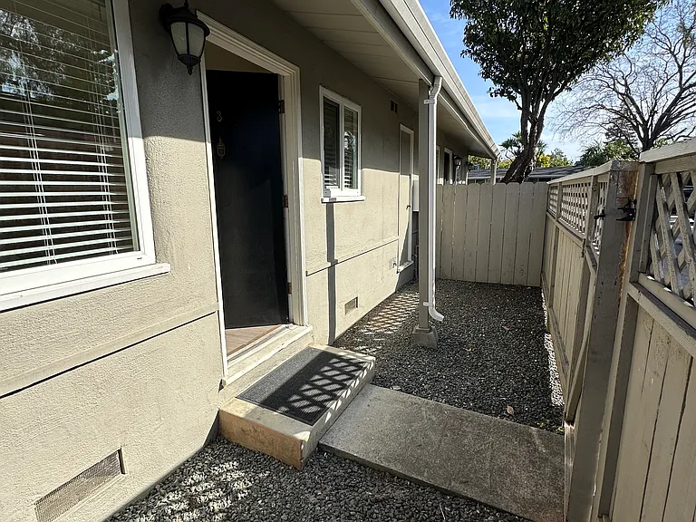 537 Mariposa Ave #3 — Photo 2