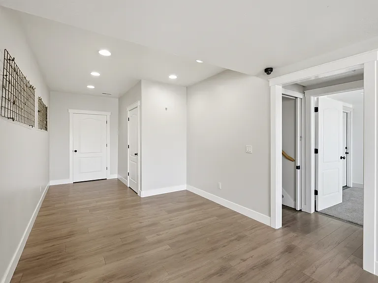 722 W Webb Rd — Photo 29
