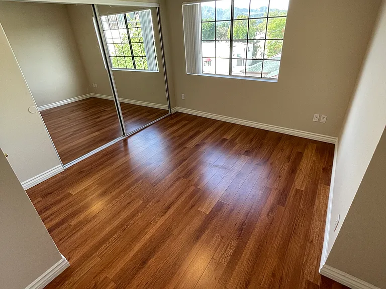 615 W Milford St — Photo 26