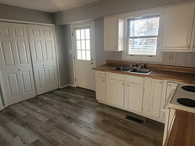 328 E Jennings St — Photo 2
