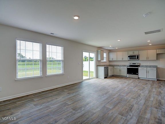5th image of 1180 Fowler Drive