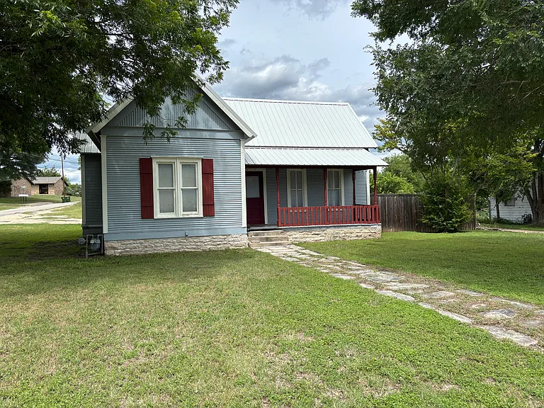 413 N Pecan St — Photo 27