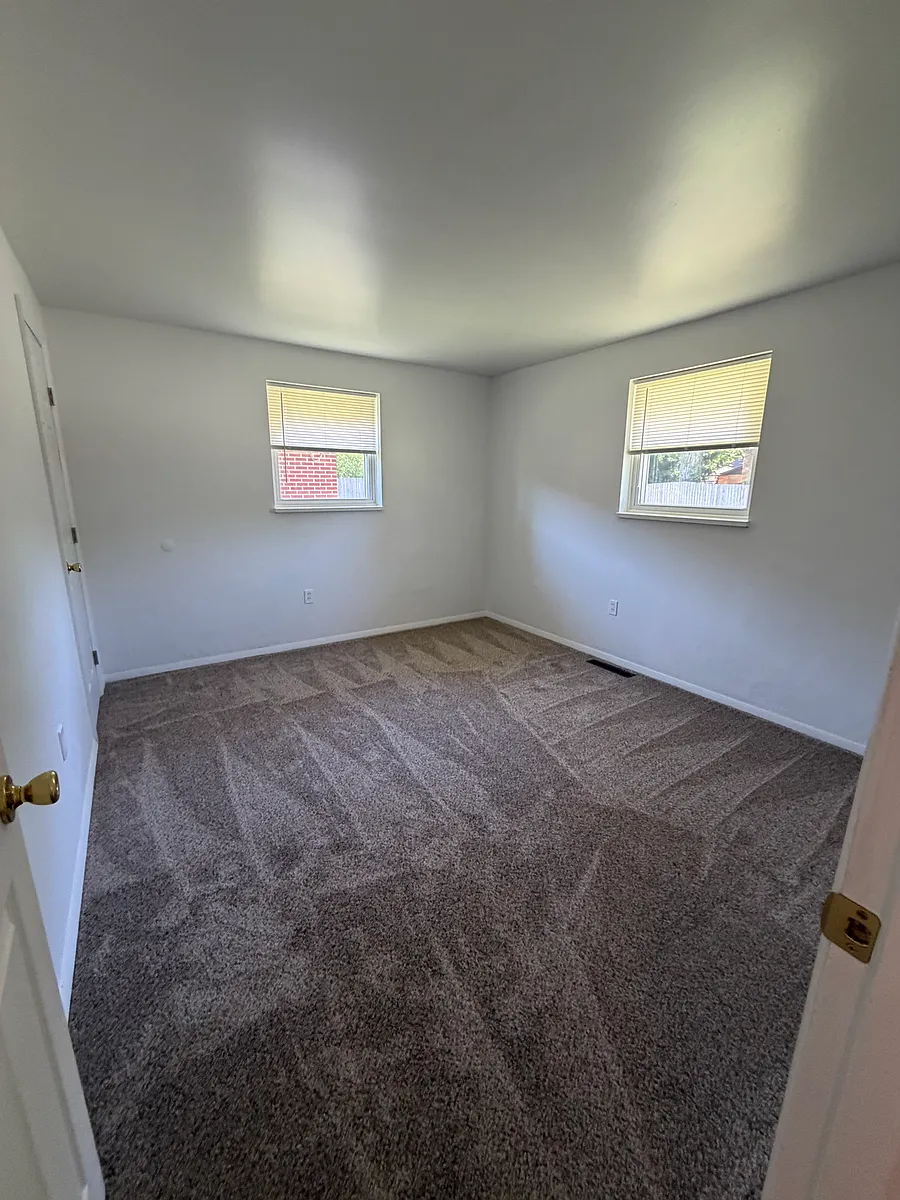 third bedroom - 285 Lawson Ave