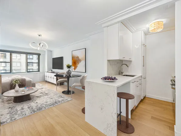 220 East 57th Street 10E image 3 of 13