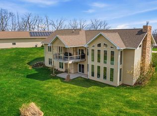 1567 Saint Catherine Rd, Bellevue, IA 52031