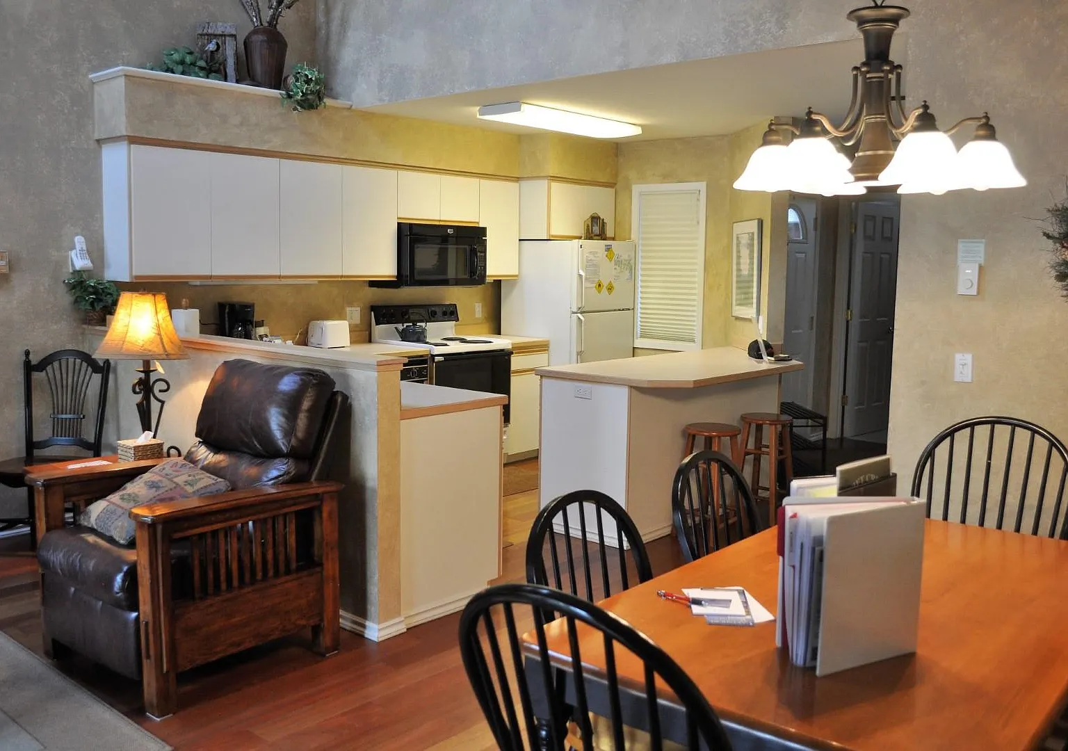 2 bed, 2.5 bath, 1081 sqft, $2,300 — Photo 4