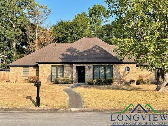 2nd image of 121 Trailwood Cir