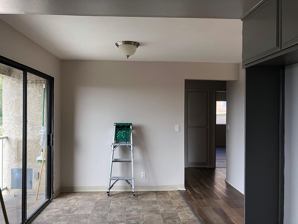 2nd image of 735 W 2nd St APT 5