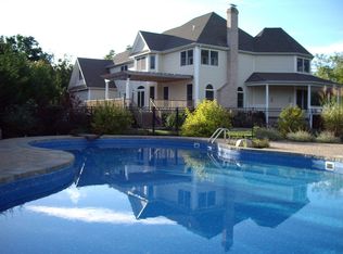 83 Dyke Rd, Setauket, NY 11733