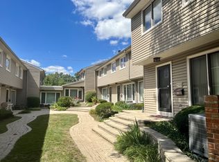 1146 Meadow Rd, Northbrook, IL 60062