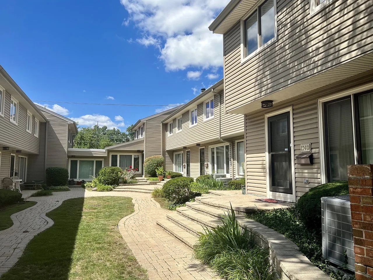 1146 Meadow Rd photo 1