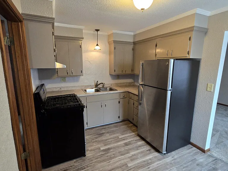 302 1/2 N Cedar Ave #1 — Photo 4