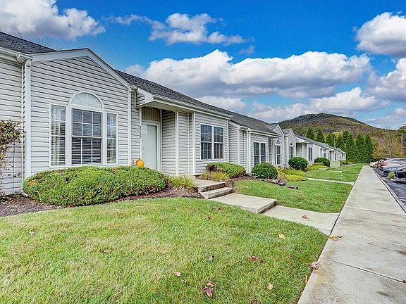 3rd image of 8229 Emerald Court Dr