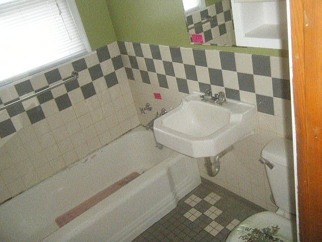 2nd image of 3316 Madison St